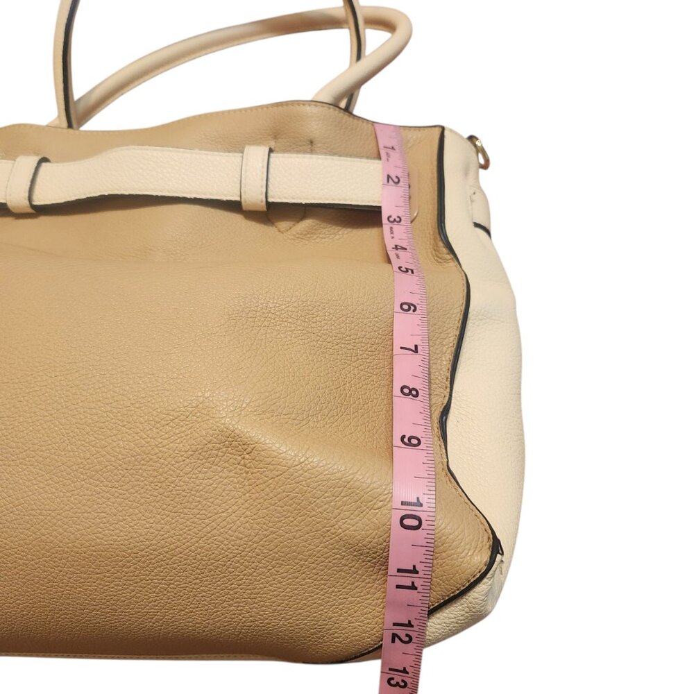 Beautiful Reed Beige and Tan Shoulder Purse - Picture 14 of 16